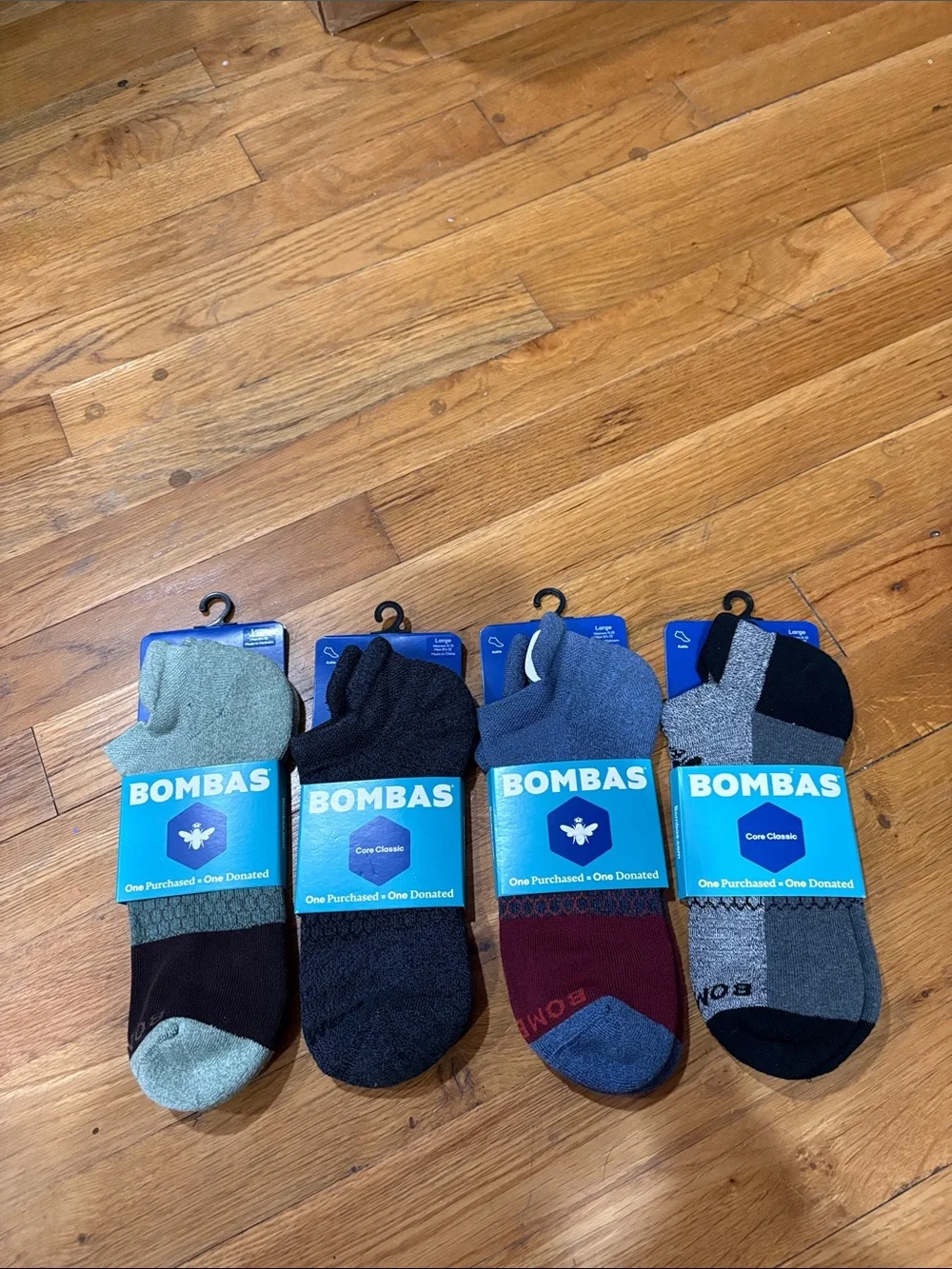 Bombas unisex Low-Cut Sock 4-Pack in Grey, Black, Blue, Maroon size Large